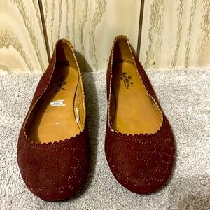 Self Esteem footwear maroon flats size 7.5